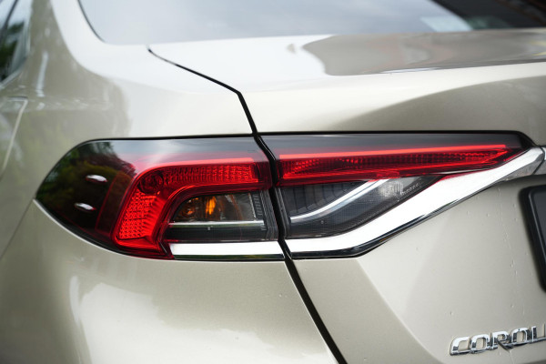 Toyota Corolla 1.5 Cruise Clima LED Automaat!