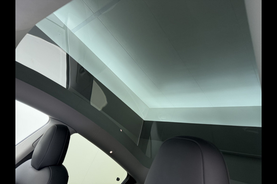 Tesla Model Y Long Range AWD 75kWh 514PK Warmtepomp Stuur+Stoel+Achterbankverwarming Panoramadak Camera's Adap.Cruise Navi Ecc Premium-Audio L Keyless Intel Atom®-Processor Privacy Glas Lmv Matrix Led Dodehoekdetectie
