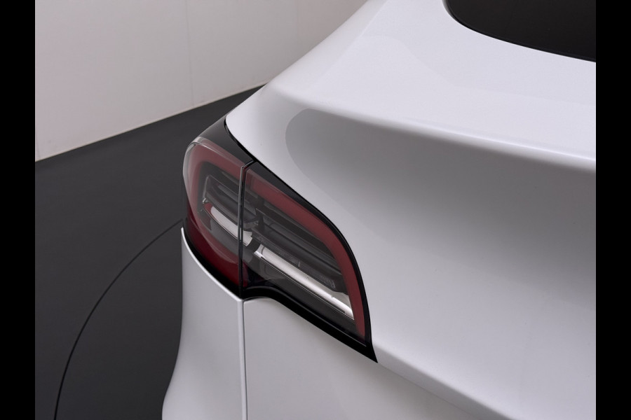 Tesla Model Y Long Range AWD 75kWh 514PK Warmtepomp Stuur+Stoel+Achterbankverwarming Panoramadak Camera's Adap.Cruise Navi Ecc Premium-Audio L Keyless Intel Atom®-Processor Privacy Glas Lmv Matrix Led Dodehoekdetectie