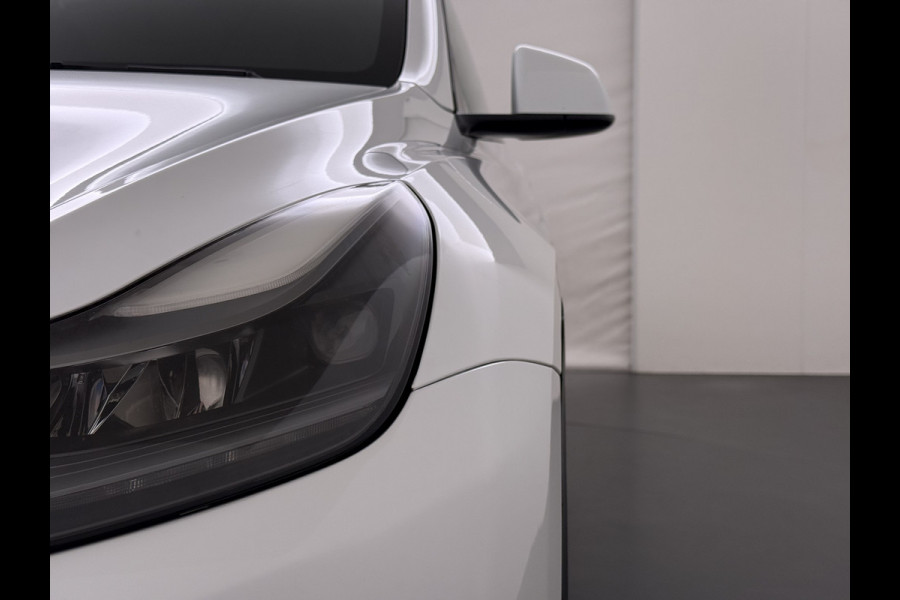 Tesla Model Y Long Range AWD 75kWh 514PK Warmtepomp Stuur+Stoel+Achterbankverwarming Panoramadak Camera's Adap.Cruise Navi Ecc Premium-Audio L Keyless Intel Atom®-Processor Privacy Glas Lmv Matrix Led Dodehoekdetectie
