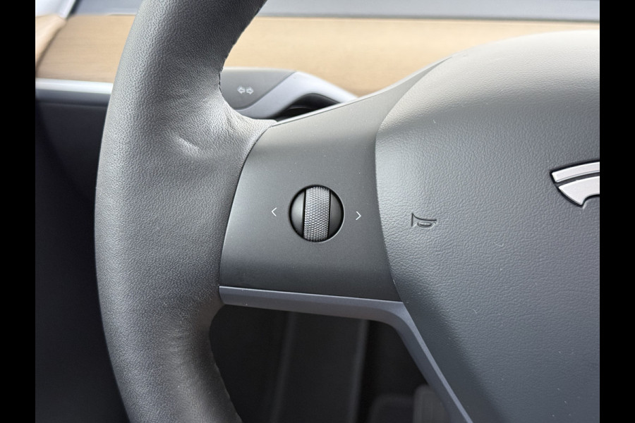 Tesla Model Y Long Range AWD 75kWh 514PK Warmtepomp Stuur+Stoel+Achterbankverwarming Panoramadak Camera's Adap.Cruise Navi Ecc Premium-Audio L Keyless Intel Atom®-Processor Privacy Glas Lmv Matrix Led Dodehoekdetectie