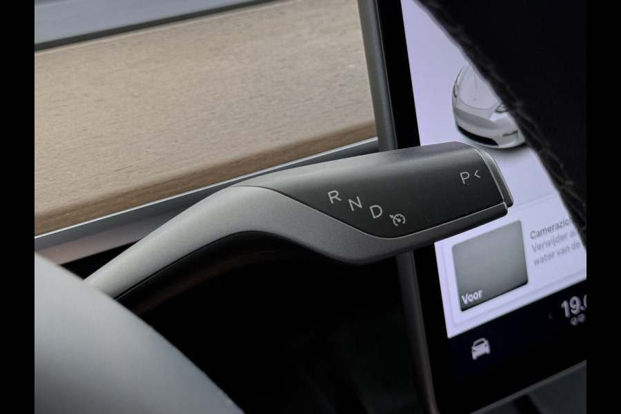Tesla Model Y Long Range AWD 75kWh 514PK Warmtepomp Stuur+Stoel+Achterbankverwarming Panoramadak Camera's Adap.Cruise Navi Ecc Premium-Audio L Keyless Intel Atom®-Processor Privacy Glas Lmv Matrix Led Dodehoekdetectie