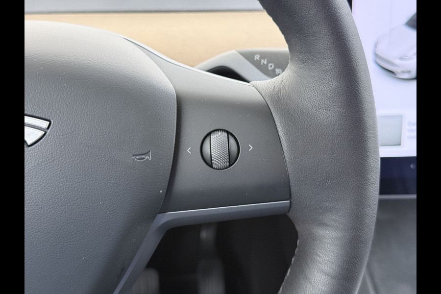 Tesla Model Y Long Range AWD 75kWh 514PK Warmtepomp Stuur+Stoel+Achterbankverwarming Panoramadak Camera's Adap.Cruise Navi Ecc Premium-Audio L Keyless Intel Atom®-Processor Privacy Glas Lmv Matrix Led Dodehoekdetectie