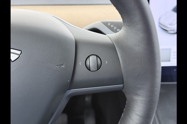 Tesla Model Y Long Range AWD 75kWh 514PK Warmtepomp Stuur+Stoel+Achterbankverwarming Panoramadak Camera's Adap.Cruise Navi Ecc Premium-Audio L Keyless Intel Atom®-Processor Privacy Glas Lmv Matrix Led Dodehoekdetectie