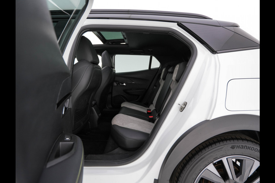Peugeot e-2008 EV GT Pack 50 kWh [3-Fase-11kW] {SoH-88%} (INCL-BTW) * HEATPUMP | PANO |  LEATHER-ALCANTARA| DIGI-COCKPIT | FULL-LED | BLIS | KEYLESS | CAMERA | CARPLAY | DAB+ | NAVI-FULLMAP | ECC | PDC | SPORTSEATS | AMBIENTLIGHT | PRIVACY-GLASS |