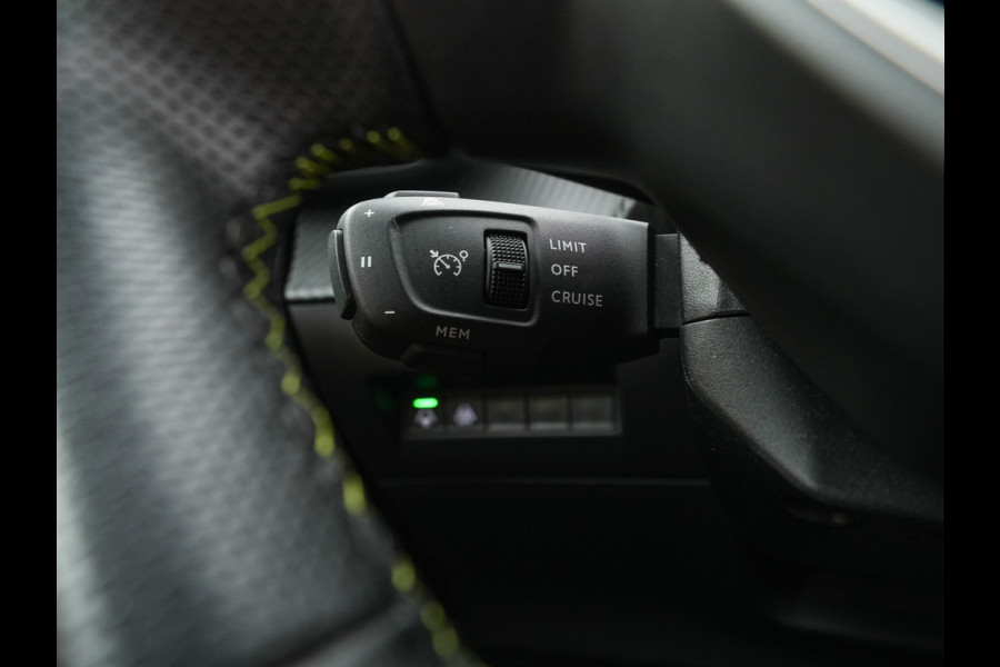 Peugeot e-2008 EV GT Pack 50 kWh [3-Fase-11kW] {SoH-88%} (INCL-BTW) * HEATPUMP | PANO |  LEATHER-ALCANTARA| DIGI-COCKPIT | FULL-LED | BLIS | KEYLESS | CAMERA | CARPLAY | DAB+ | NAVI-FULLMAP | ECC | PDC | SPORTSEATS | AMBIENTLIGHT | PRIVACY-GLASS |