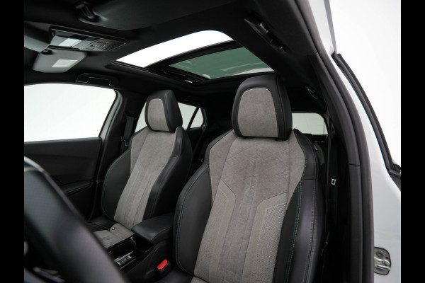 Peugeot e-2008 EV GT Pack 50 kWh [3-Fase-11kW] {SoH-88%} (INCL-BTW) * HEATPUMP | PANO |  LEATHER-ALCANTARA| DIGI-COCKPIT | FULL-LED | BLIS | KEYLESS | CAMERA | CARPLAY | DAB+ | NAVI-FULLMAP | ECC | PDC | SPORTSEATS | AMBIENTLIGHT | PRIVACY-GLASS |
