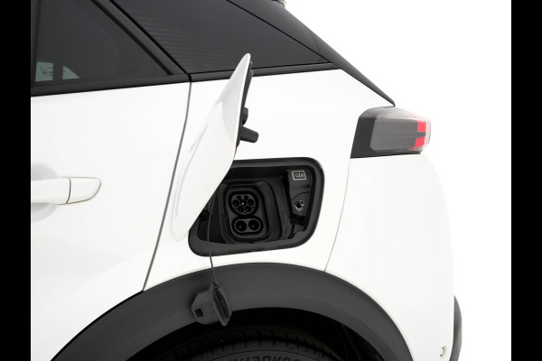 Peugeot e-2008 EV GT Pack 50 kWh [3-Fase-11kW] {SoH-88%} (INCL-BTW) * HEATPUMP | PANO |  LEATHER-ALCANTARA| DIGI-COCKPIT | FULL-LED | BLIS | KEYLESS | CAMERA | CARPLAY | DAB+ | NAVI-FULLMAP | ECC | PDC | SPORTSEATS | AMBIENTLIGHT | PRIVACY-GLASS |