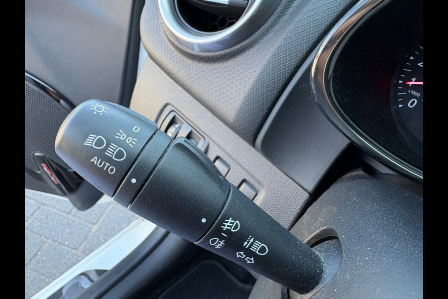 Renault Clio 0.9 TCe Limited Navigatie/Bluetooth/Parkeerhulp/Cruise-control