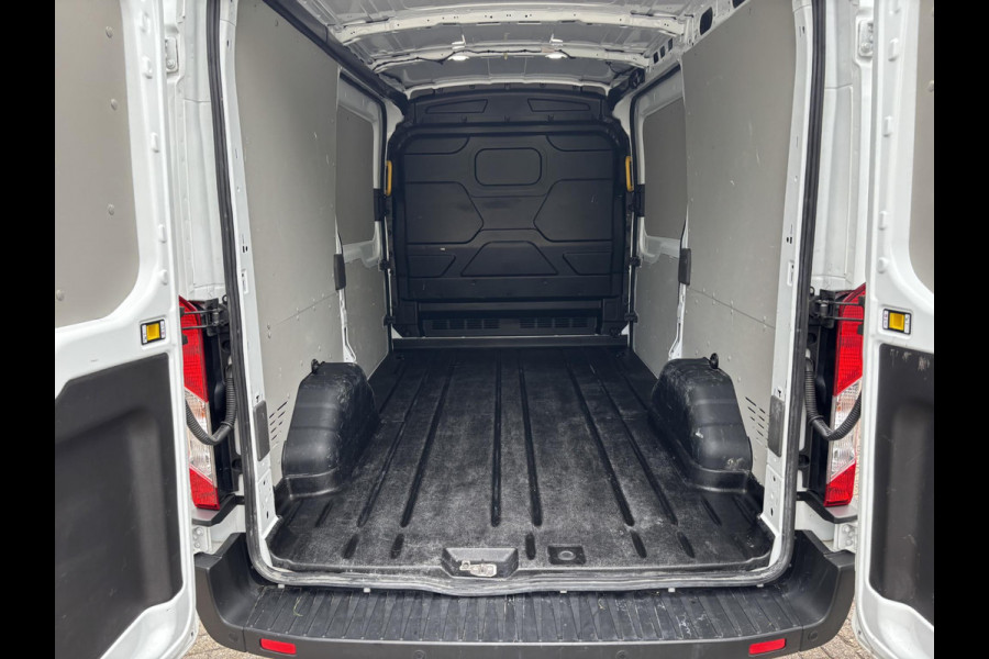 Ford Transit 350 2.0 TDCI L2H2 Trend | SCI 130pk | 3 zits | Voorruit verwarming | Cruise control | Parkeersensoren