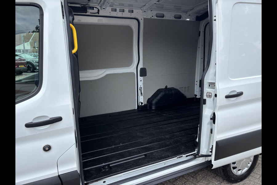 Ford Transit 350 2.0 TDCI L2H2 Trend | SCI 130pk | 3 zits | Voorruit verwarming | Cruise control | Parkeersensoren