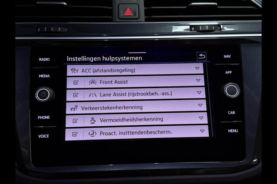 Volkswagen Tiguan 2.0 TSI 4Motion R-Line Black Style 20"/VOL Leder + memory/Harman Kardon/Panoramadak/360 camera/Elektrische klep/Stuur + stoelverwarming v+a