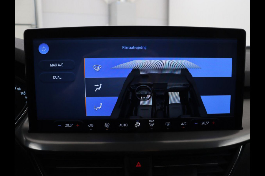 Ford Focus Wagon 1.0 EcoBoost Hybrid Titanium | Cruise control | Lane assist | Navigatie | Carplay | Park assist | Climate control