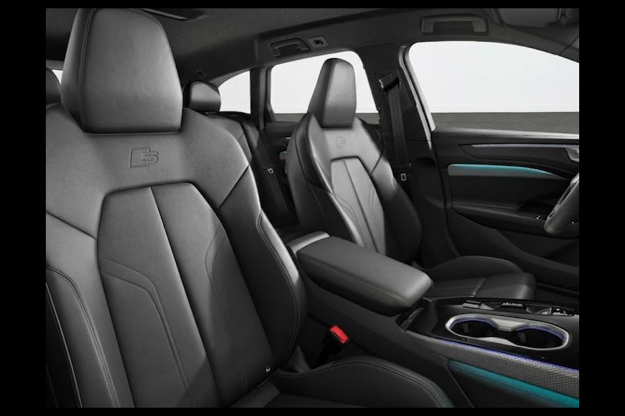 Audi A6 Avant S edition e-hybrid 299 pk | Techniekpakket plus | Adaptieve luchtvering | Premium pakket | Trekhaak, mechanisch draaibaar |