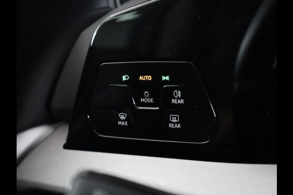 Volkswagen Golf variant Life Edition 1.5 TSI 116 pk Hand. | 18" LM | Stoel & stuurverwarming | Climatronic |