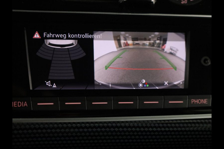 Volkswagen up! 1.0 65 pk | Navigatie via App | Parkeersensoren achter | Cruise control | Achteruitrijcamera | Airco |
