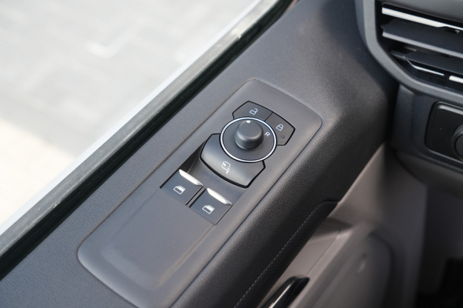Ford E-Transit Custom 340 L2H1 Sport 71 kWh 218pk - 2x Schuif - Stoel/Stuurverwarming - Cruise - Keyless - Rijklaar
