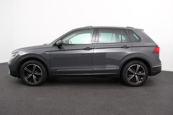 Volkswagen Tiguan 1.5 TSI DSG Active Navigatie App connect Wireless Adaptieve Cruise Control Travel Assist Parkeersensoren Camera Park Assist Stoel- en stuurverwarming Elektrische achterklep Virtual Cockpit