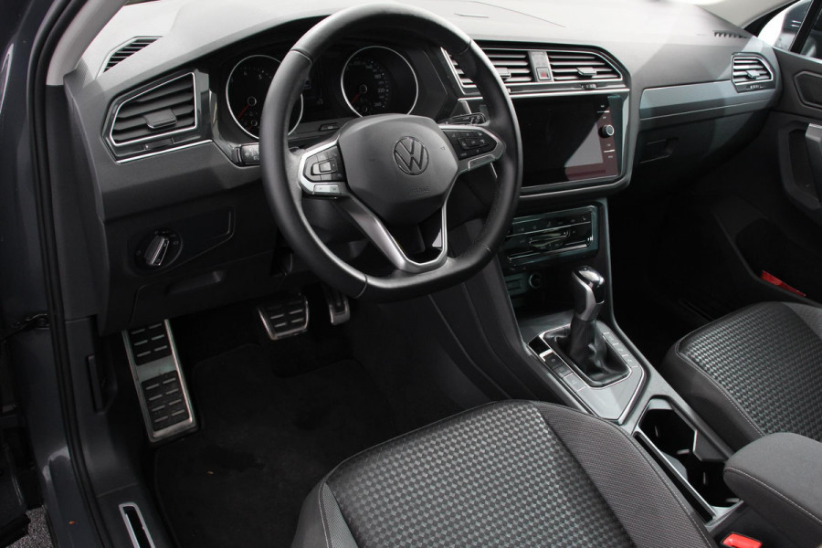 Volkswagen Tiguan 1.5 TSI DSG Active Navigatie App connect Wireless Adaptieve Cruise Control Travel Assist Parkeersensoren Camera Park Assist Stoel- en stuurverwarming Elektrische achterklep Virtual Cockpit