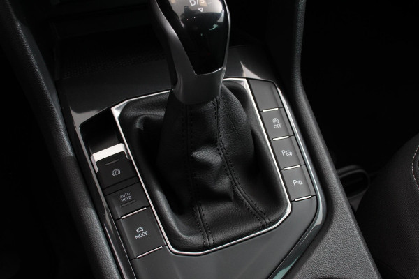 Volkswagen Tiguan 1.5 TSI DSG Active Navigatie App connect Wireless Adaptieve Cruise Control Travel Assist Parkeersensoren Camera Park Assist Stoel- en stuurverwarming Elektrische achterklep Virtual Cockpit