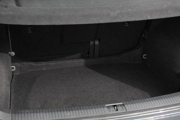 Volkswagen Tiguan 1.5 TSI DSG Active Navigatie App connect Wireless Adaptieve Cruise Control Travel Assist Parkeersensoren Camera Park Assist Stoel- en stuurverwarming Elektrische achterklep Virtual Cockpit