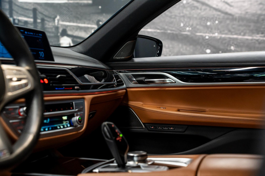 BMW 7 Serie 750i xDrive High Executive *M-Sport / Harman-Kardon / Stoelmassage + ventilatie / HUD / Surround-view*