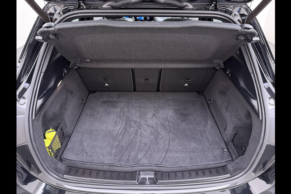 Mercedes-Benz EQA 250 AMG 71kWh // Trekhaak // Panoramadak // 360 Camera // Memory Stoelen // Sfeerverlichting // 19" AMG Velgen // Carplay