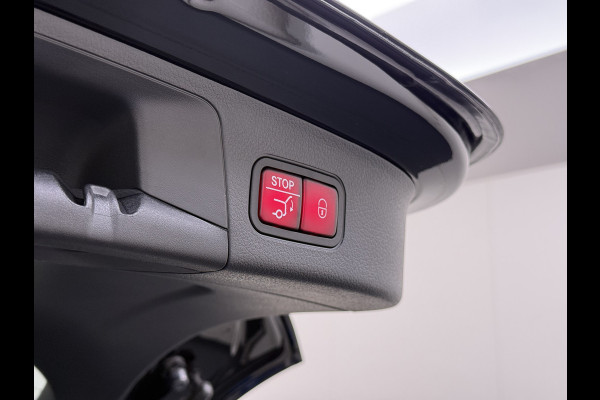 Mercedes-Benz EQA 250 AMG 71kWh // Trekhaak // Panoramadak // 360 Camera // Memory Stoelen // Sfeerverlichting // 19" AMG Velgen // Carplay