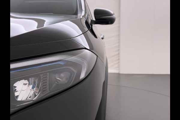 Mercedes-Benz EQA 250 AMG 71kWh // Trekhaak // Panoramadak // 360 Camera // Memory Stoelen // Sfeerverlichting // 19" AMG Velgen // Carplay