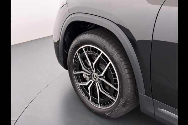 Mercedes-Benz EQA 250 AMG 71kWh // Trekhaak // Panoramadak // 360 Camera // Memory Stoelen // Sfeerverlichting // 19" AMG Velgen // Carplay