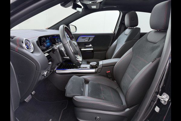 Mercedes-Benz EQA 250 AMG 71kWh // Trekhaak // Panoramadak // 360 Camera // Memory Stoelen // Sfeerverlichting // 19" AMG Velgen // Carplay