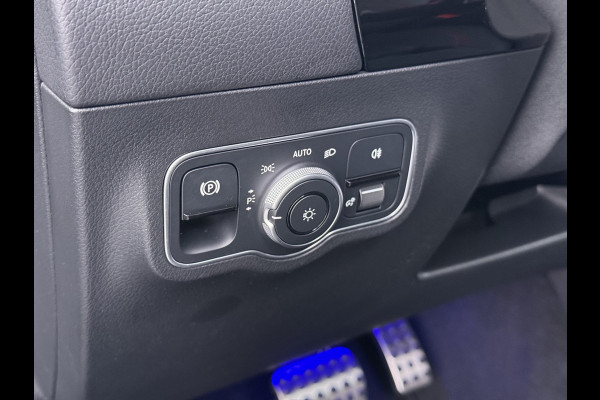 Mercedes-Benz EQA 250 AMG 71kWh // Trekhaak // Panoramadak // 360 Camera // Memory Stoelen // Sfeerverlichting // 19" AMG Velgen // Carplay
