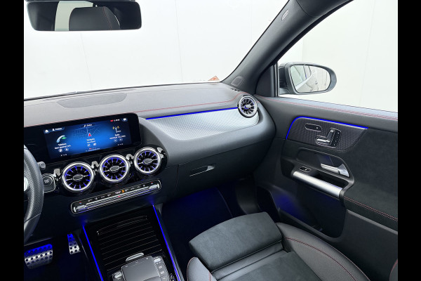 Mercedes-Benz EQA 250 AMG 71kWh // Trekhaak // Panoramadak // 360 Camera // Memory Stoelen // Sfeerverlichting // 19" AMG Velgen // Carplay