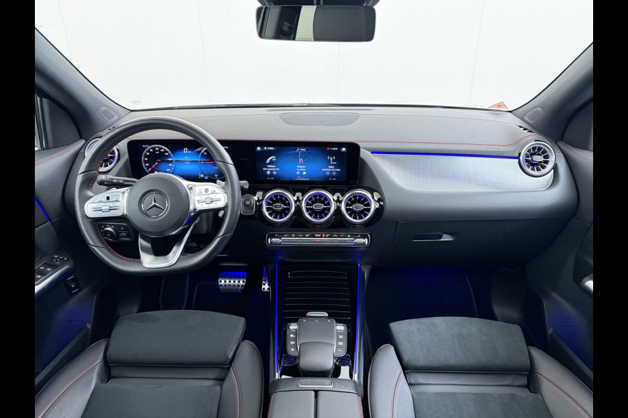 Mercedes-Benz EQA 250 AMG 71kWh // Trekhaak // Panoramadak // 360 Camera // Memory Stoelen // Sfeerverlichting // 19" AMG Velgen // Carplay