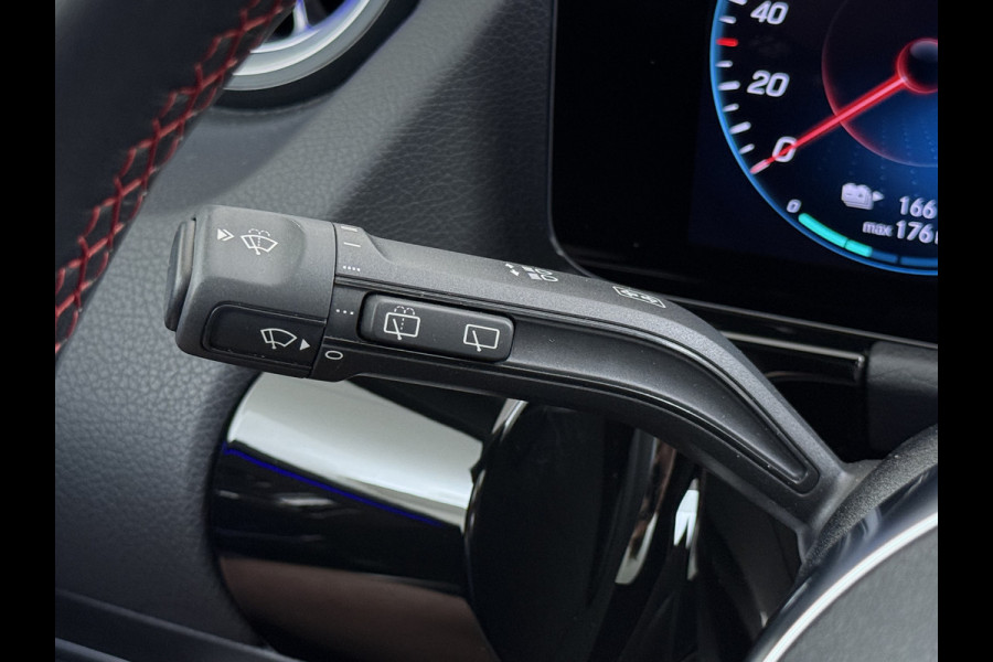Mercedes-Benz EQA 250 AMG 71kWh // Trekhaak // Panoramadak // 360 Camera // Memory Stoelen // Sfeerverlichting // 19" AMG Velgen // Carplay