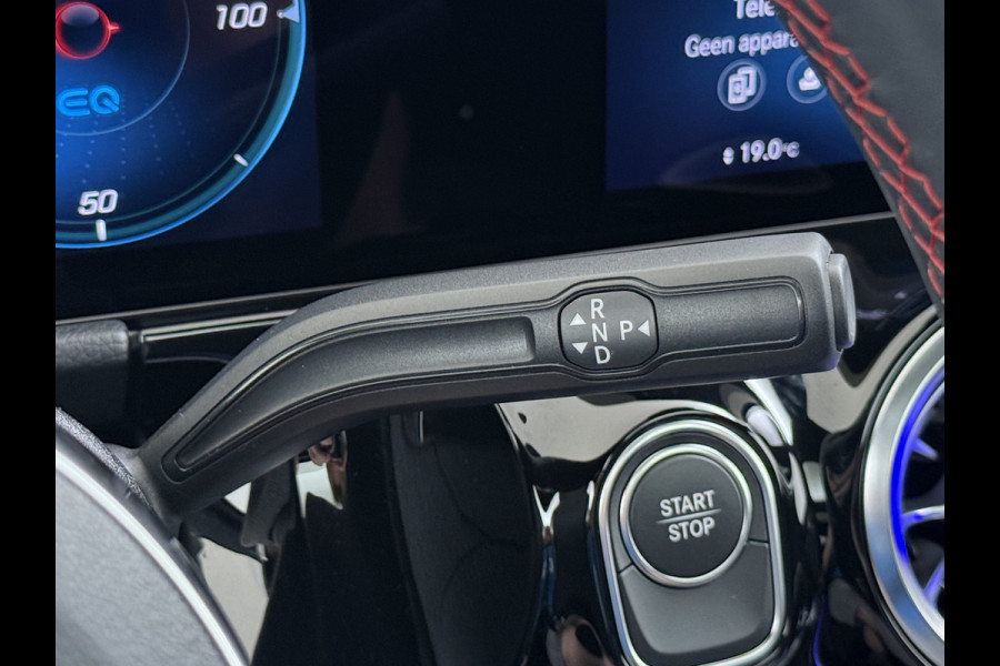Mercedes-Benz EQA 250 AMG 71kWh // Trekhaak // Panoramadak // 360 Camera // Memory Stoelen // Sfeerverlichting // 19" AMG Velgen // Carplay