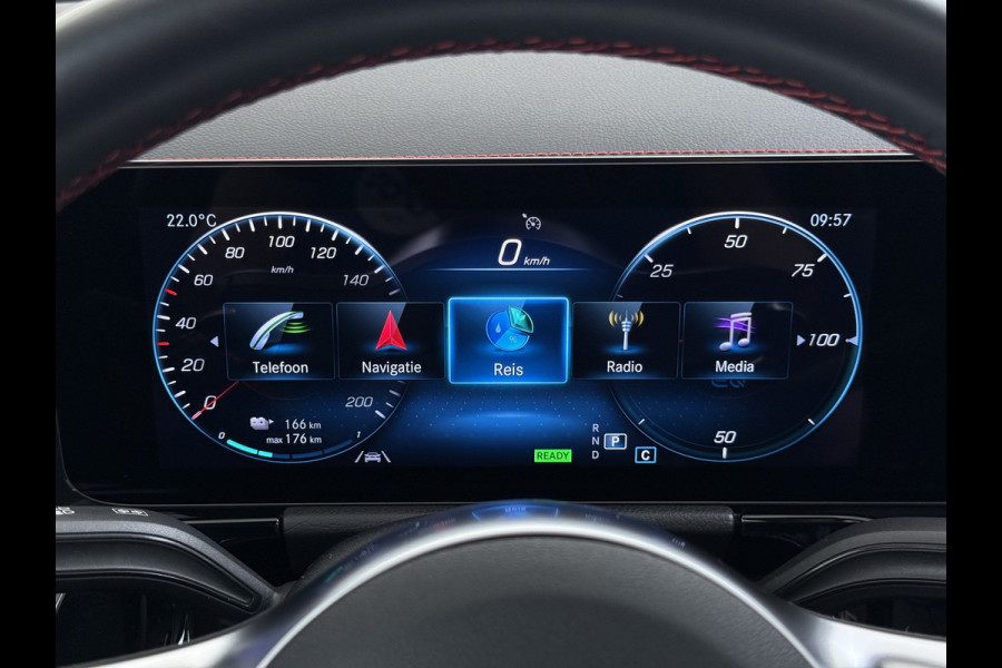 Mercedes-Benz EQA 250 AMG 71kWh // Trekhaak // Panoramadak // 360 Camera // Memory Stoelen // Sfeerverlichting // 19" AMG Velgen // Carplay