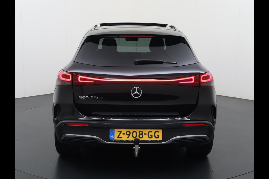 Mercedes-Benz EQA 250 AMG 71kWh // Trekhaak // Panoramadak // 360 Camera // Memory Stoelen // Sfeerverlichting // 19" AMG Velgen // Carplay