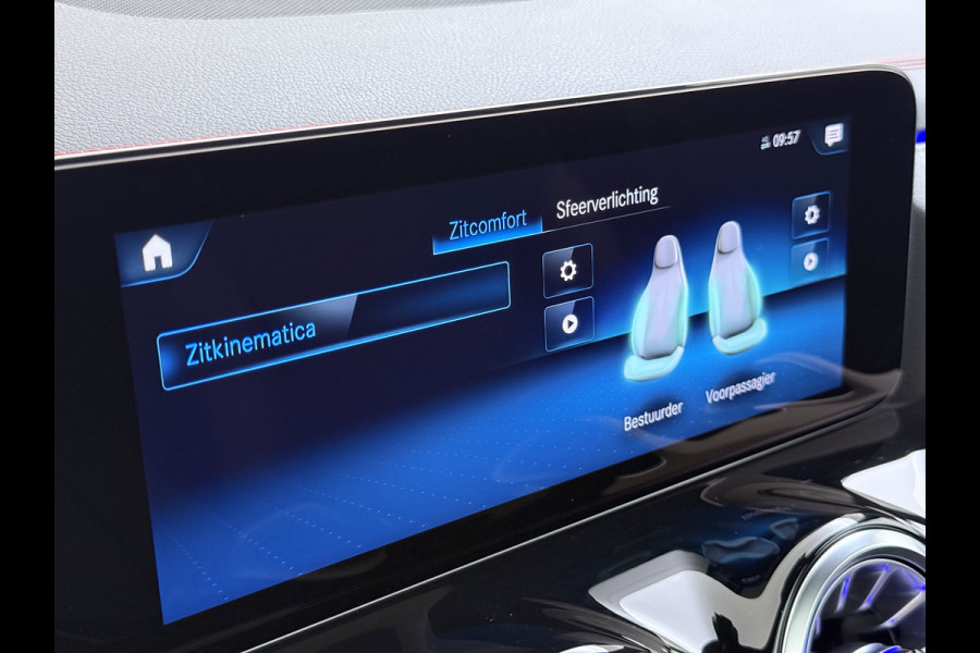 Mercedes-Benz EQA 250 AMG 71kWh // Trekhaak // Panoramadak // 360 Camera // Memory Stoelen // Sfeerverlichting // 19" AMG Velgen // Carplay