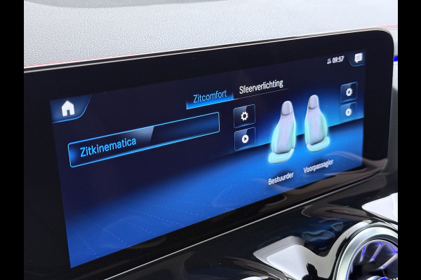 Mercedes-Benz EQA 250 AMG 71kWh // Trekhaak // Panoramadak // 360 Camera // Memory Stoelen // Sfeerverlichting // 19" AMG Velgen // Carplay
