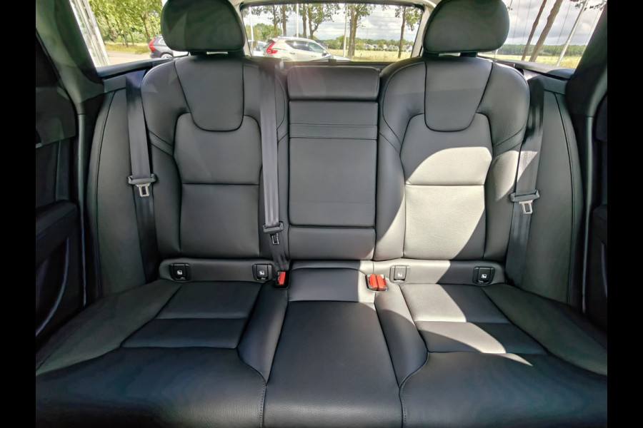 Volvo V90 191PK T4 Momentum | BLIS | Carplay | ACC | PDC V+A | Camera Achter | Voorstoelen Verwarmd | Trekhaak |