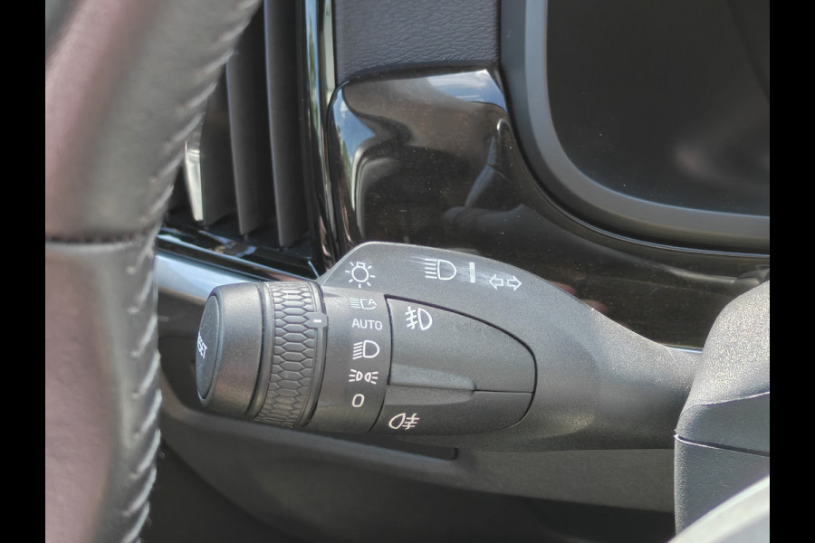 Volvo V90 191PK T4 Momentum | BLIS | Carplay | ACC | PDC V+A | Camera Achter | Voorstoelen Verwarmd | Trekhaak |