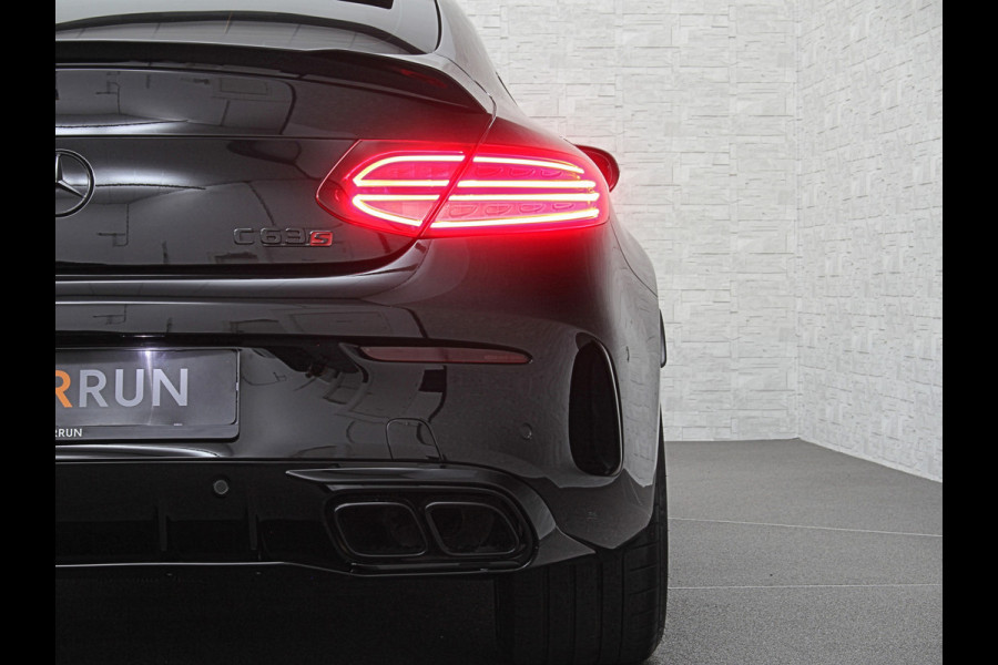 Mercedes-Benz C-Klasse Coupé 63 S AMG | Keramisch | Schaalstoelen | Carbon | AMG Driver's Package | Aero-Pakket | Panorama | Burmester | 12 maanden Bovag Garantie | Multi-Beam LED | Memory | ACC | Rij-Assistentie Pakket | Keyless-Go | Sfeerverlichting | Carplay | Rijklaarprijs.
