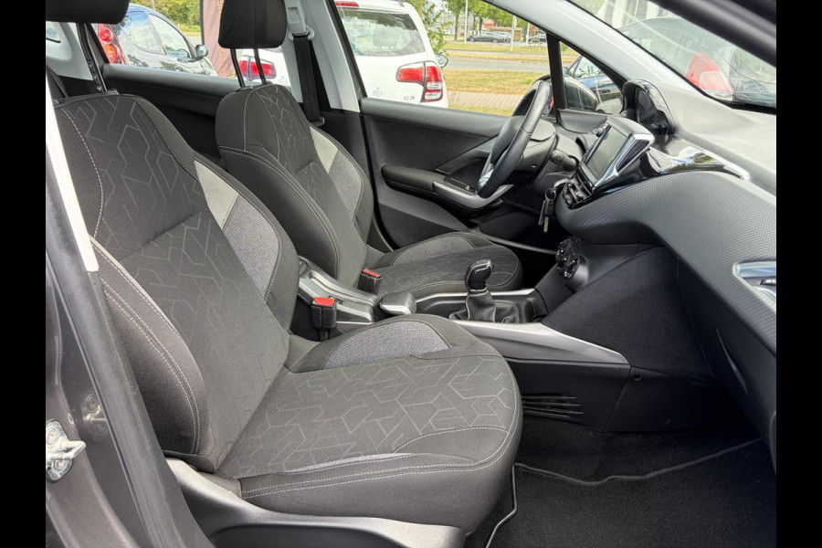 Peugeot 2008 1.2 PureTech Blue Lion D-riem vv in 2024 l Pano l Navi l 110pk l Trekhaak l Carplay l Airco l Cruise l Pdc l Recent beurt gehad l N.A.P l Apk tot 01-2027