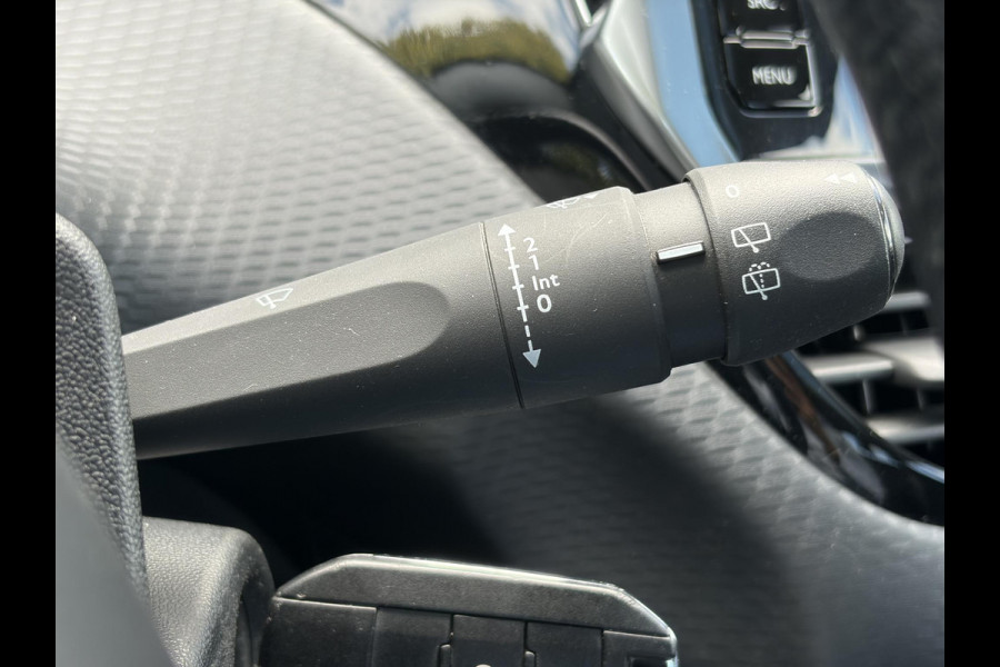 Peugeot 2008 1.2 PureTech Blue Lion D-riem vv in 2024 l Pano l Navi l 110pk l Trekhaak l Carplay l Airco l Cruise l Pdc l Recent beurt gehad l N.A.P l Apk tot 01-2027