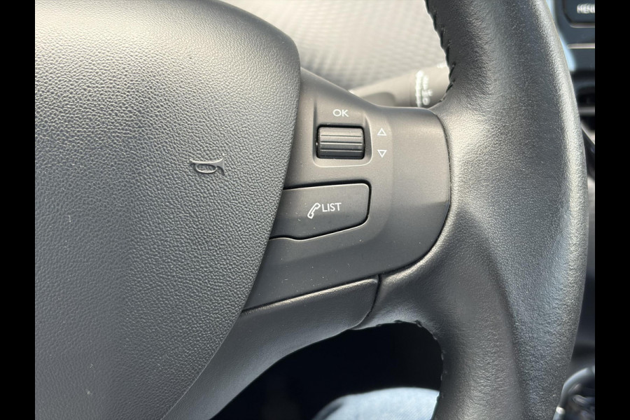 Peugeot 2008 1.2 PureTech Blue Lion D-riem vv in 2024 l Pano l Navi l 110pk l Trekhaak l Carplay l Airco l Cruise l Pdc l Recent beurt gehad l N.A.P l Apk tot 01-2027