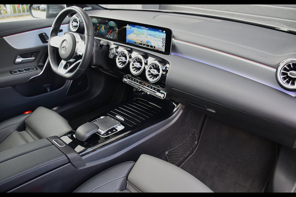 Mercedes-Benz CLA-Klasse 250 Premium Plus*AMG Pakket*PANO*SFEER*BURMESTER*CAMERA*NL-Auto*