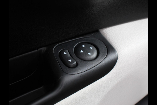 Fiat 500 1.0 Hybrid Dolcevita Panoramadak Navigatie Apple Carplay Android Auto Cruise control Climate Control Lichtmetalen Velgen