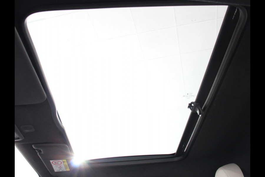 Fiat 500 1.0 Hybrid Dolcevita Panoramadak Navigatie Apple Carplay Android Auto Cruise control Climate Control Lichtmetalen Velgen