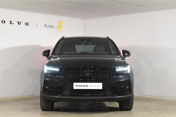 Volvo XC40 B3 177PK Automaat Plus Black Edition / Adaptive Cruise control / 360 Camera / Extra getint glas / 20'' velgen / Harman Kardon / Elektrisch verstelbare stoelen met geheugen / Stoel- en stuurverwarming